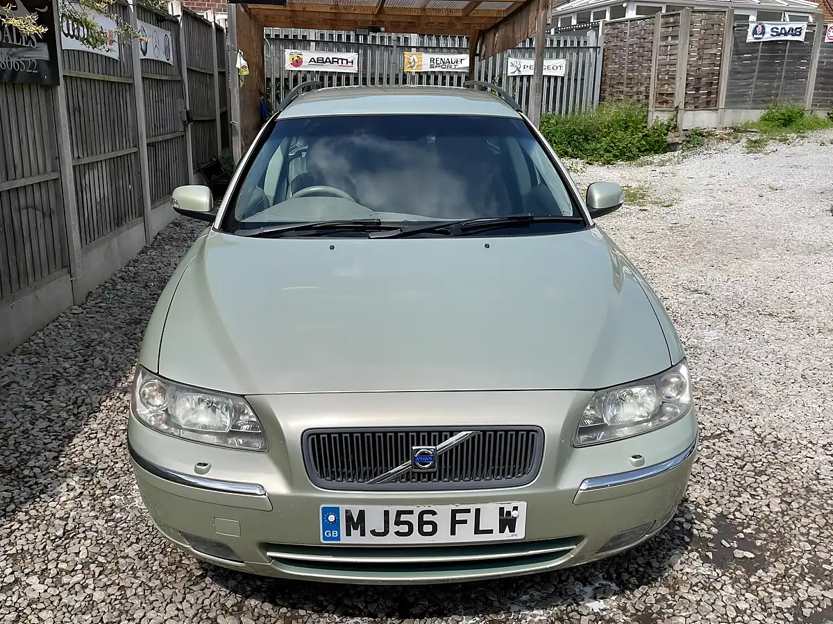 Used 2006 Volvo V70 Se Gold - Interior and Exterior details 7