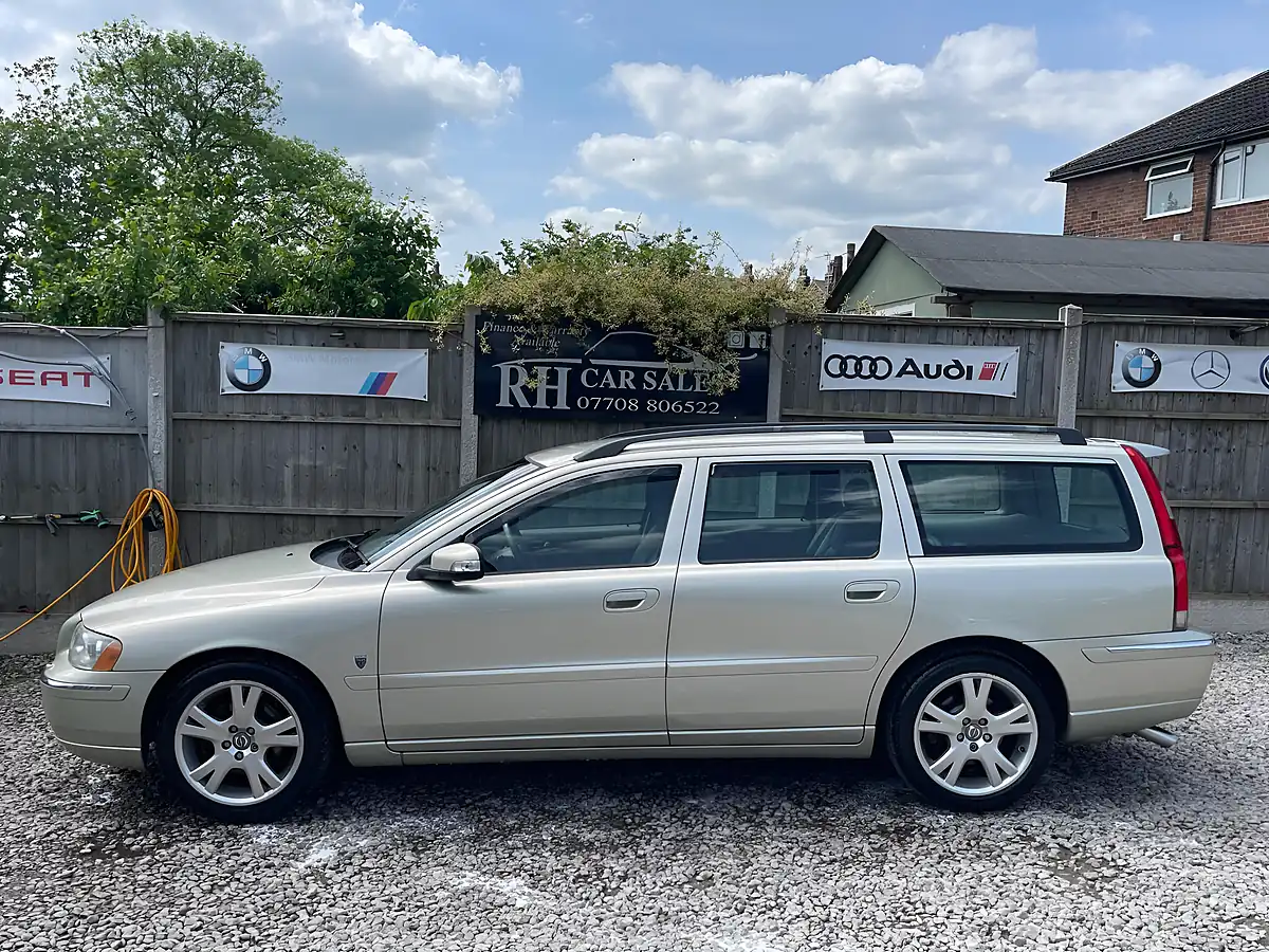 Used 2006 Volvo V70 Se Gold - Interior and Exterior details 8