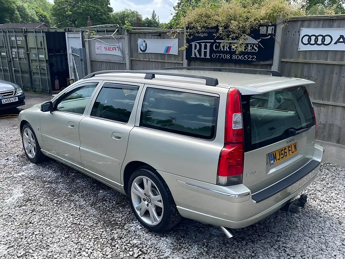 Used 2006 Volvo V70 Se Gold - Interior and Exterior details 9