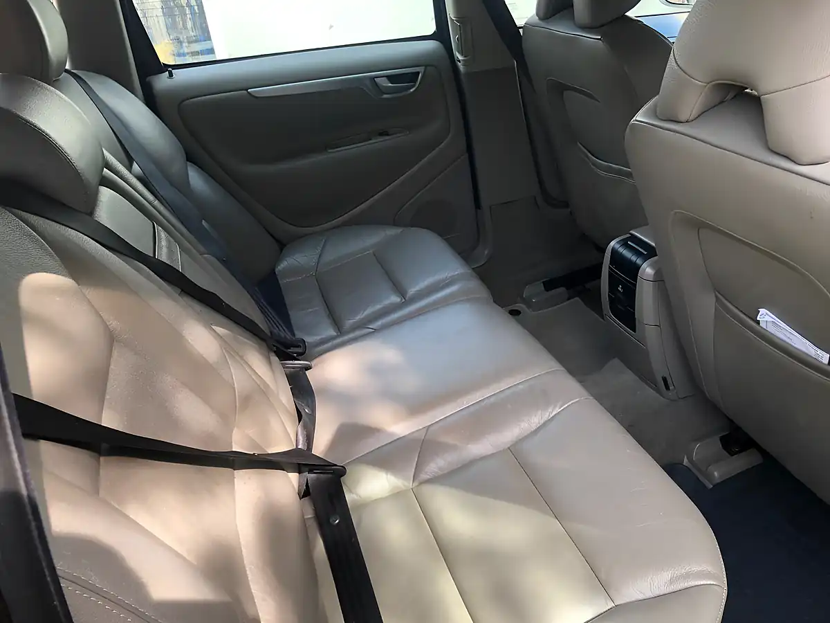 Used 2006 Volvo V70 Se Purple - Interior and Exterior details 5