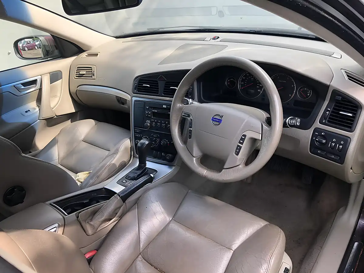 Used 2006 Volvo V70 Se Purple - Interior and Exterior details 7