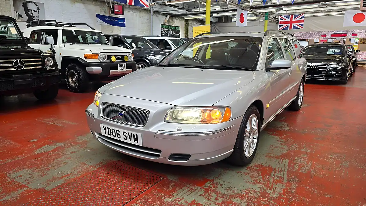 Used 2006 Volvo V70 Se Silver - Front View