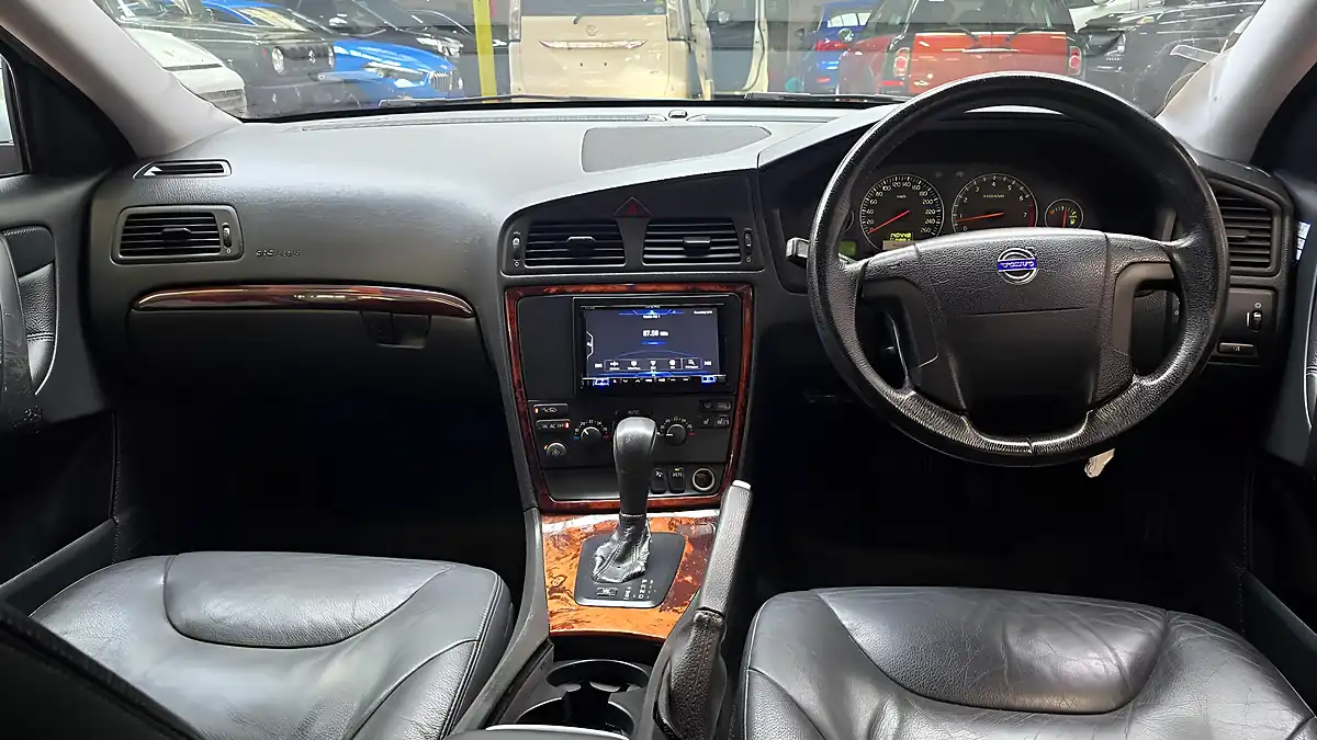 Used 2006 Volvo V70 Se Silver - Interior and Exterior details 10