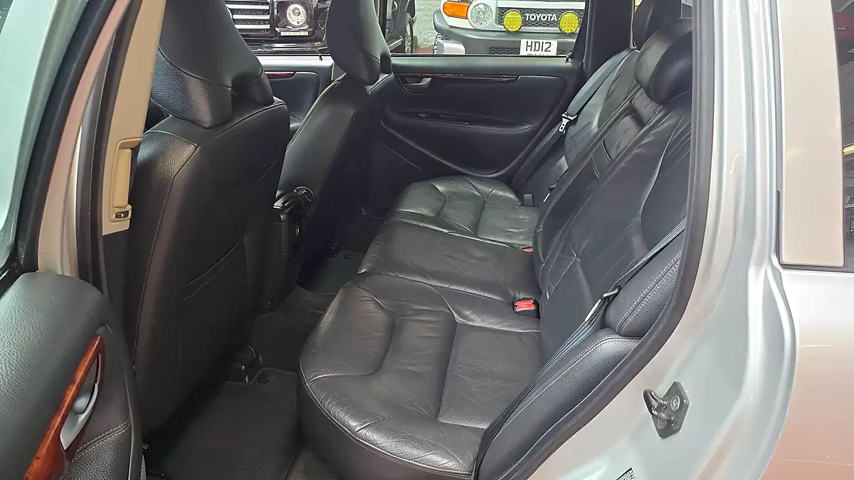 Used 2006 Volvo V70 Se Silver - Interior and Exterior details 11