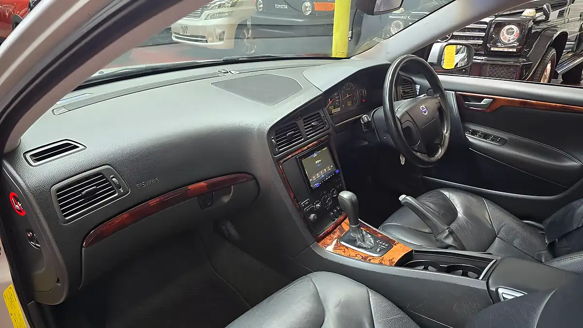Used 2006 Volvo V70 Se Silver - Interior and Exterior details 12