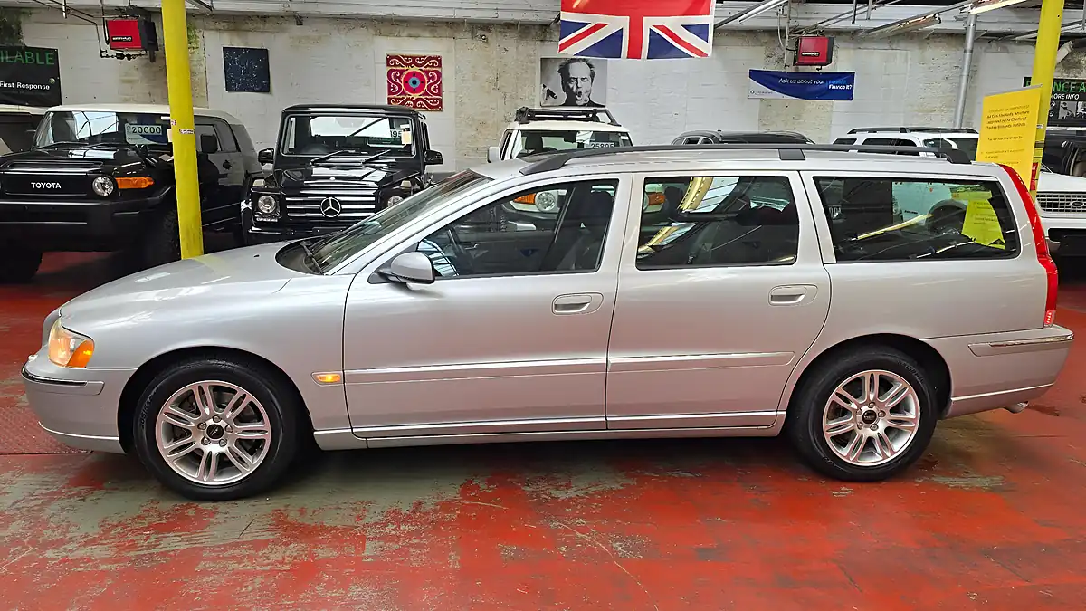 Used 2006 Volvo V70 Se Silver - Interior and Exterior details 19