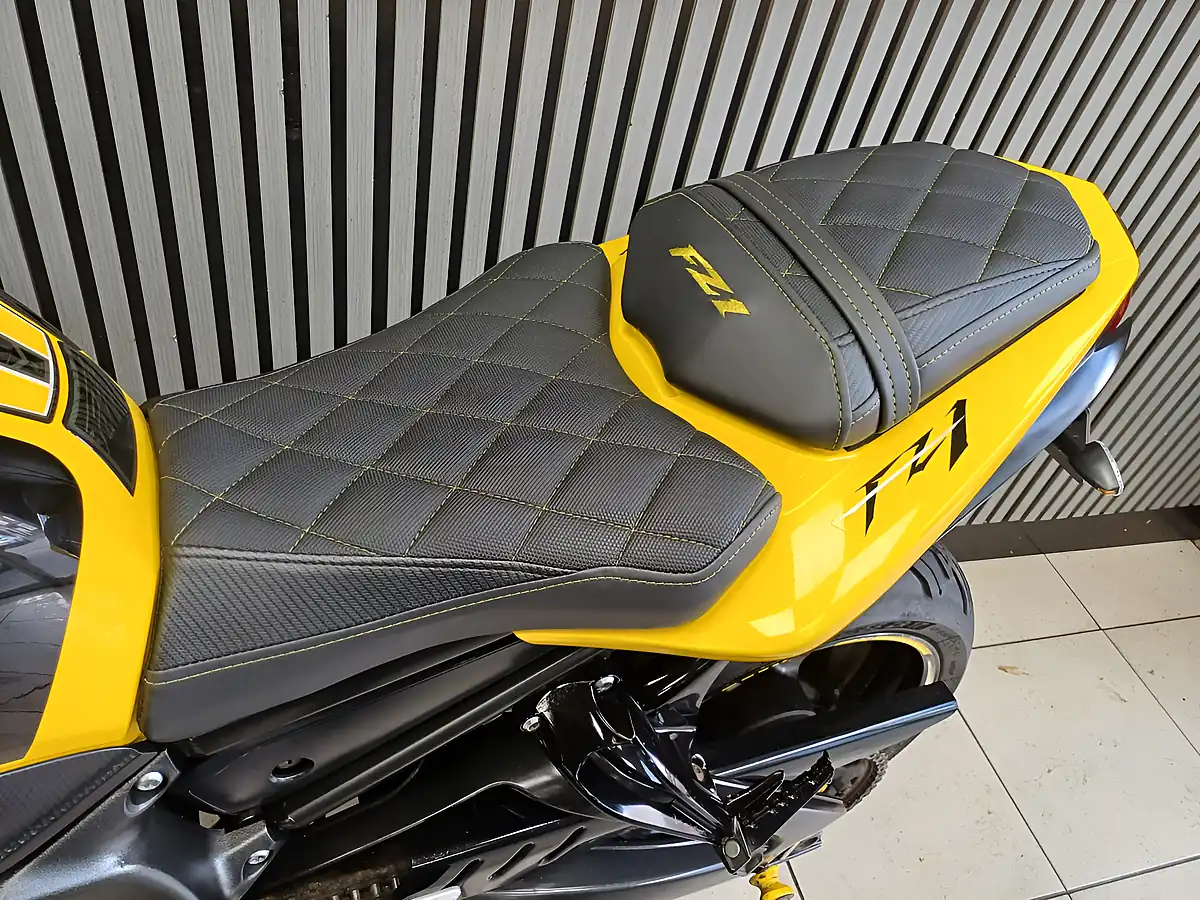 Used 2006 Yamaha FZ1N Fazer Yellow - Interior and Exterior details 13