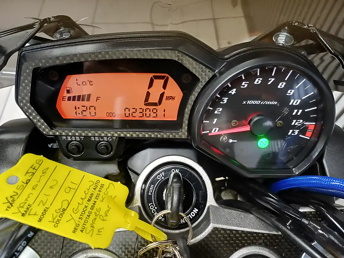 Used 2006 Yamaha FZ1N Fazer Yellow - Interior and Exterior details 15