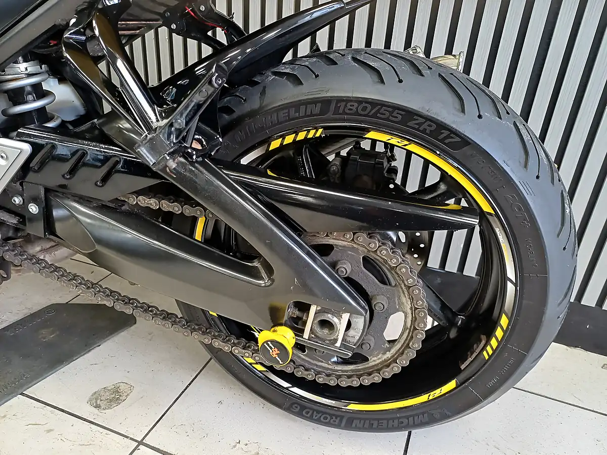 Used 2006 Yamaha FZ1N Fazer Yellow - Interior and Exterior details 16