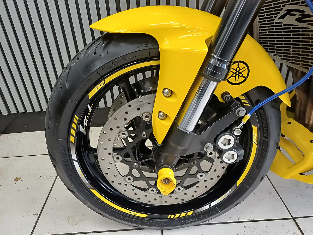 Used 2006 Yamaha FZ1N Fazer Yellow - Interior and Exterior details 18