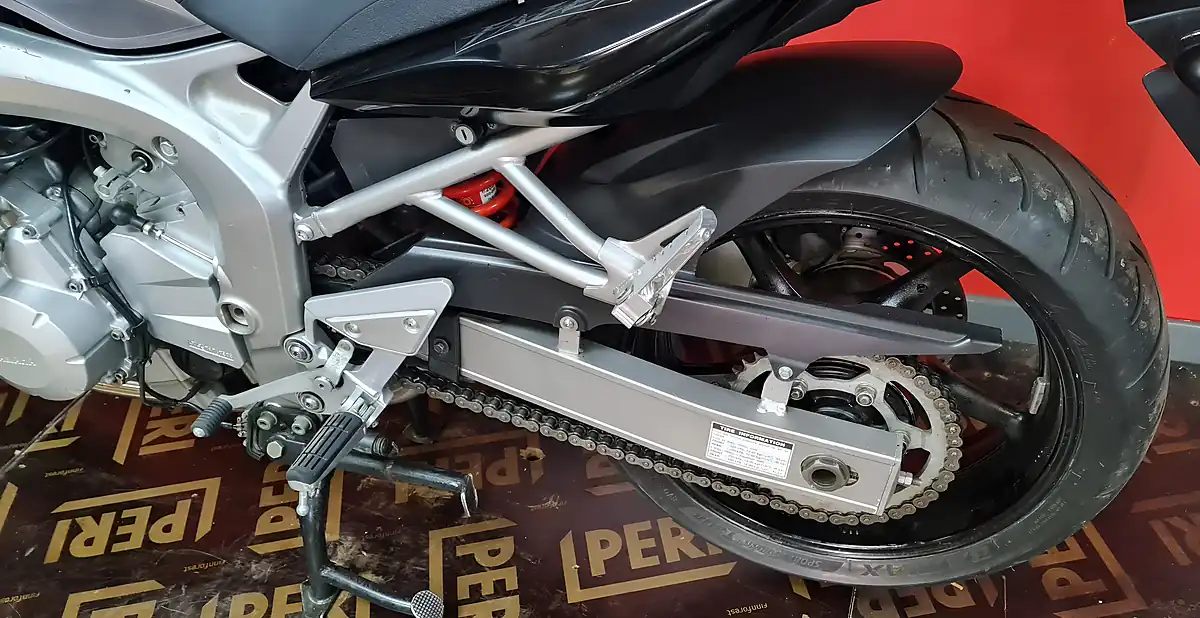 Used 2006 Yamaha FZ6 Fazer Silver - Interior and Exterior details 10