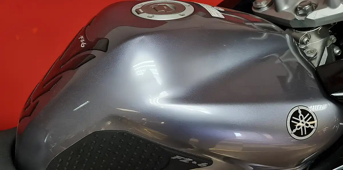 Used 2006 Yamaha FZ6 Fazer Silver - Interior and Exterior details 11