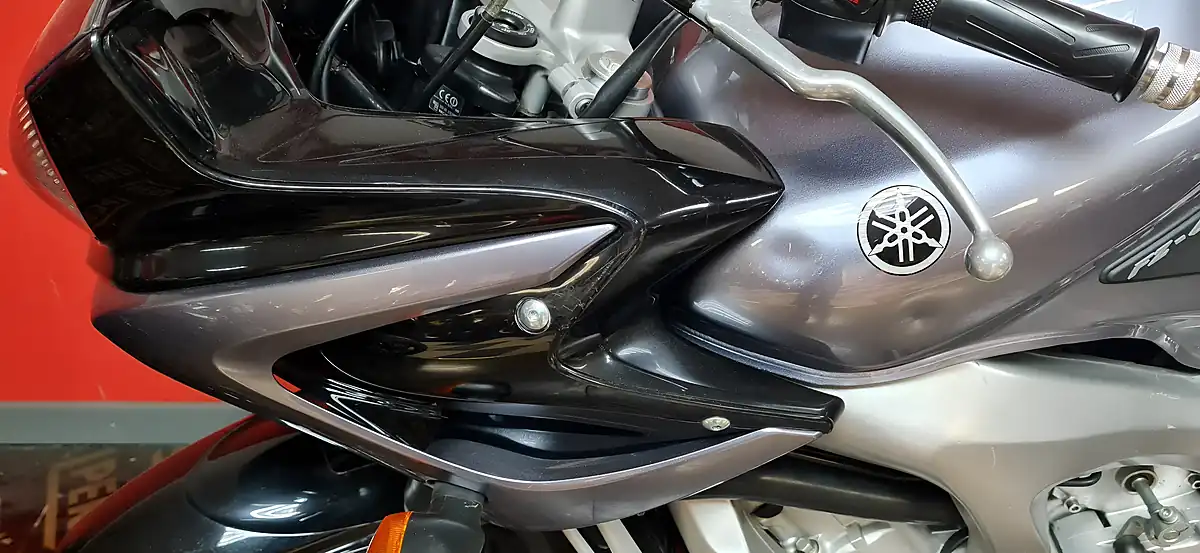 Used 2006 Yamaha FZ6 Fazer Silver - Interior and Exterior details 14