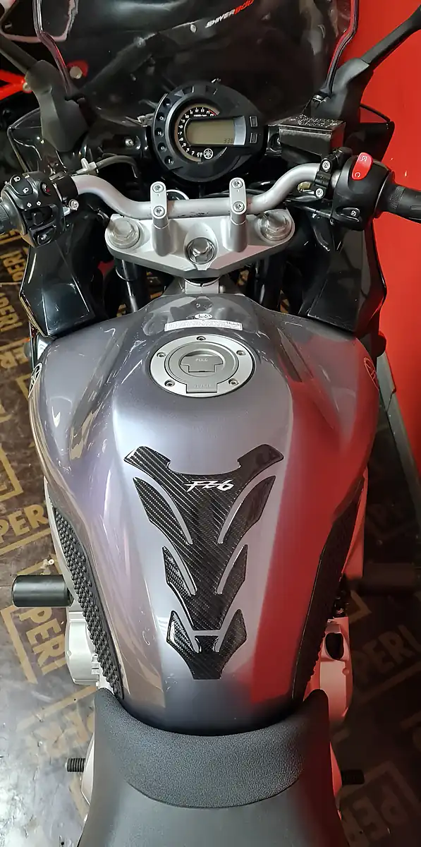 Used 2006 Yamaha FZ6 Fazer Silver - Interior and Exterior details 15