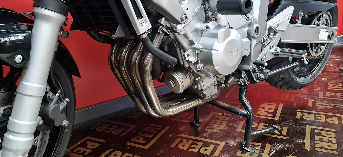 Used 2006 Yamaha FZ6 Fazer Silver - Interior and Exterior details 6
