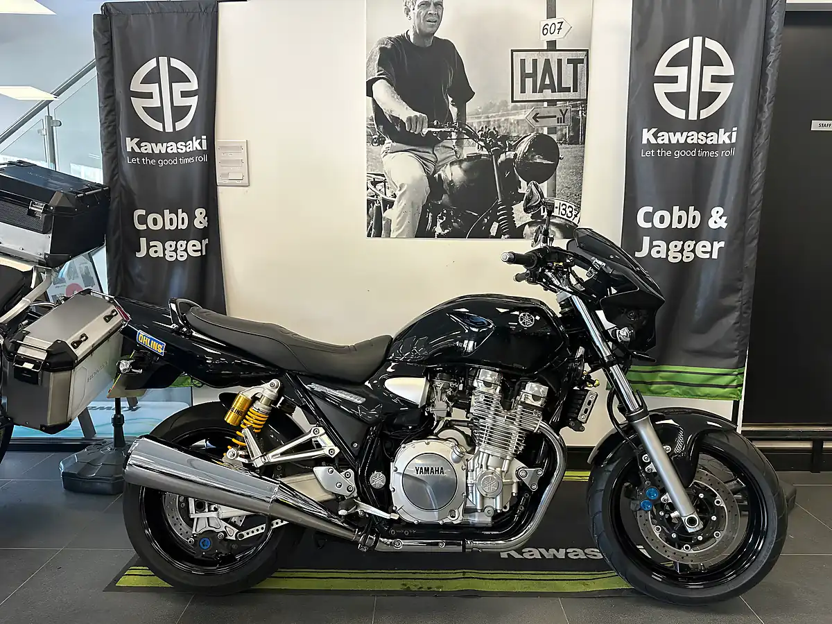Used 2006 Yamaha XJR1300 Black - Front View