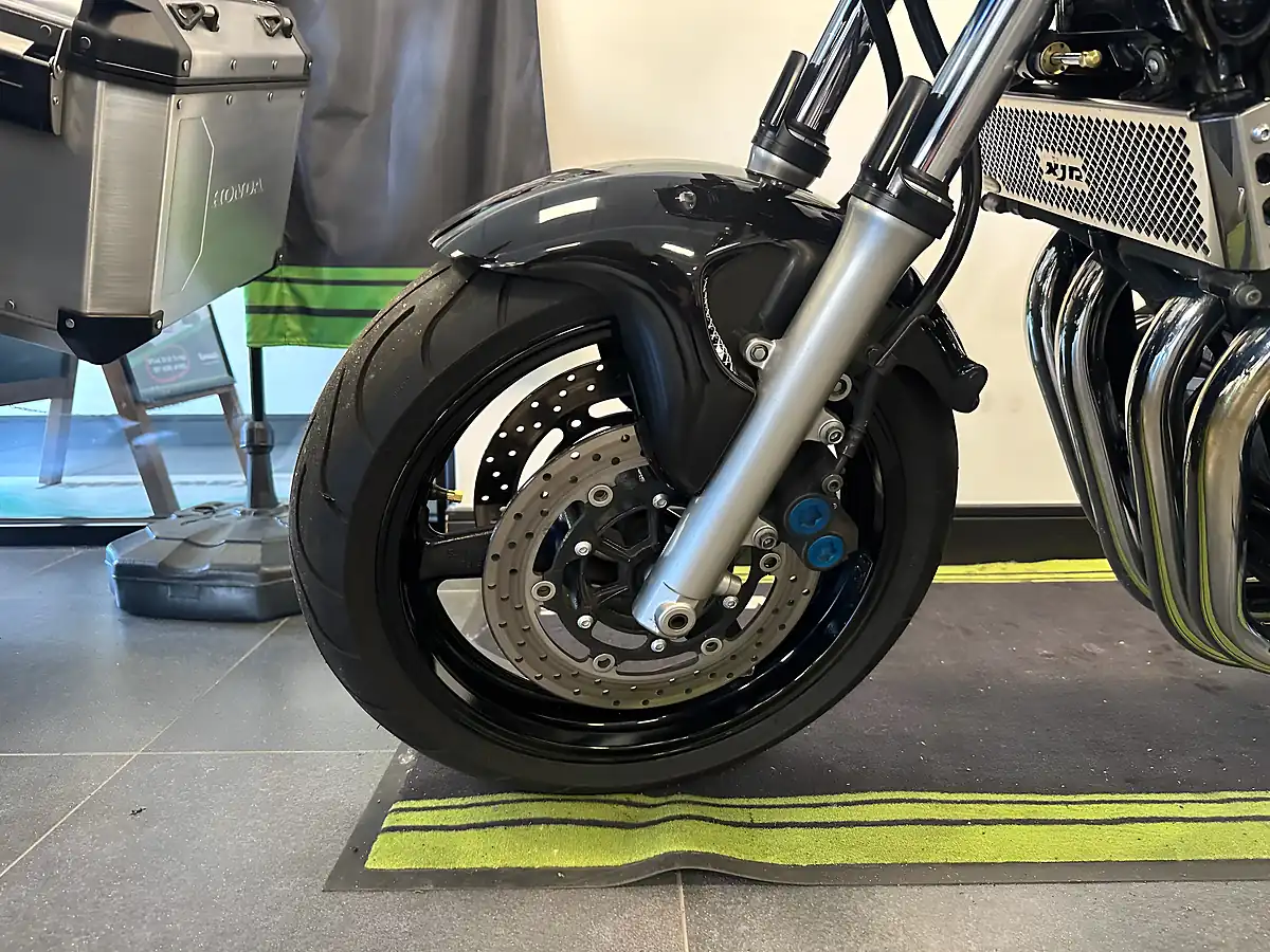 Used 2006 Yamaha XJR1300 Black - Interior and Exterior details 13