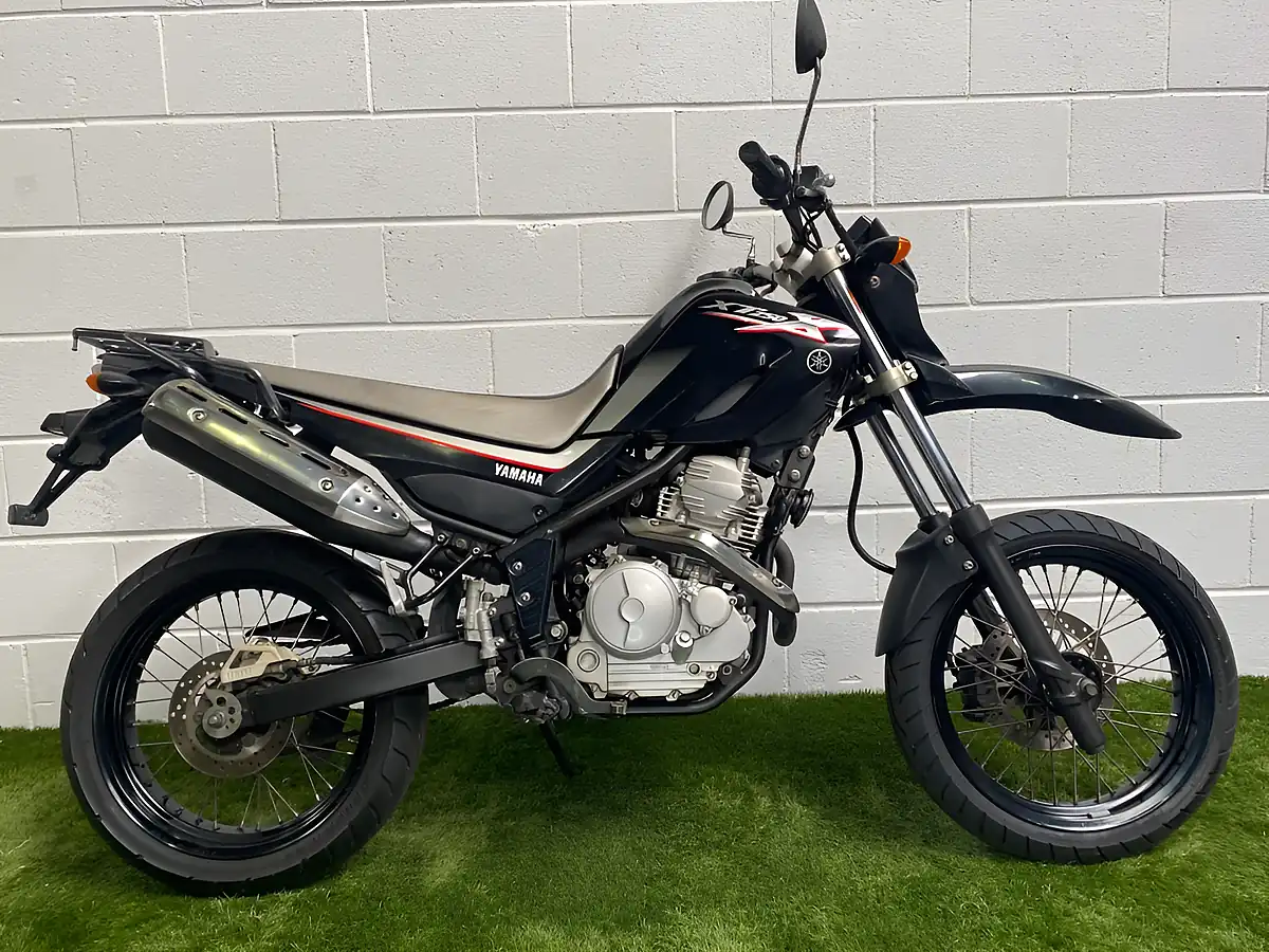 Used 2006 Yamaha XT250 XT250X Black and Silver - Front View