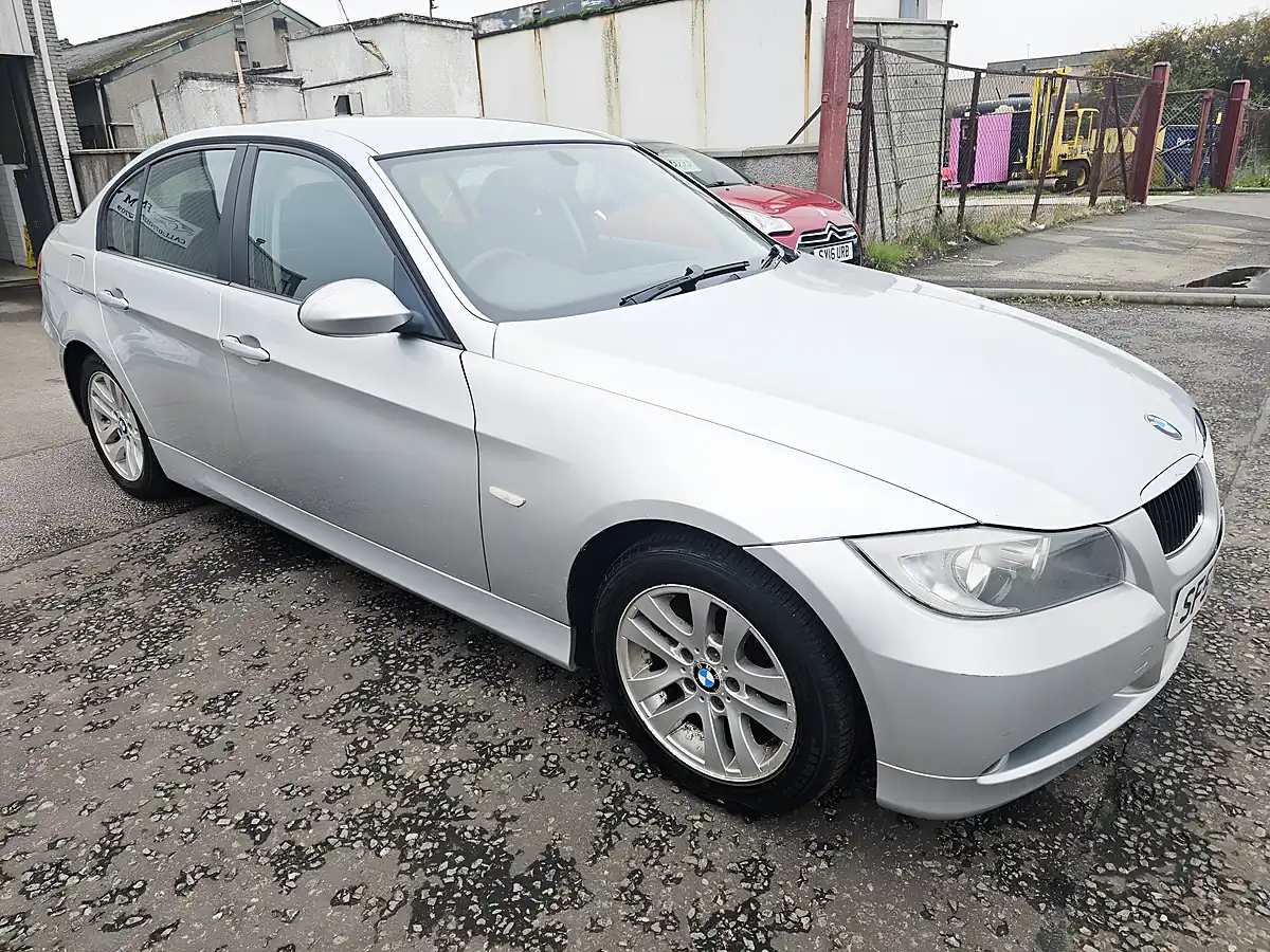 Used 2007 BMW 318i Sport Silver - Front View