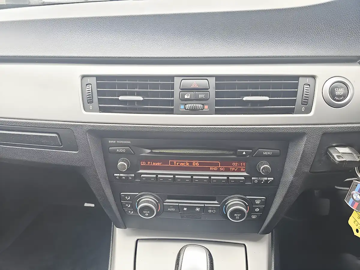 Used 2007 BMW 318i Sport Silver - Interior and Exterior details 11