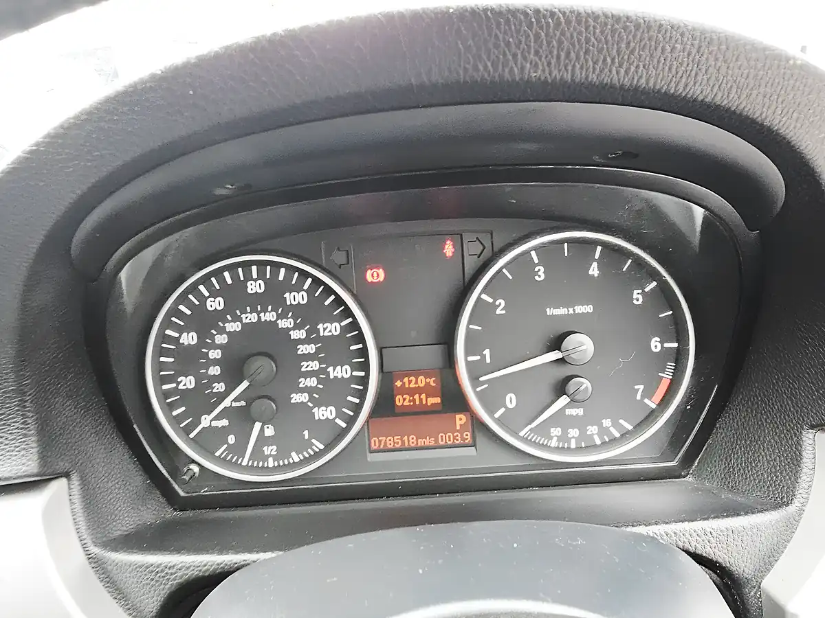 Used 2007 BMW 318i Sport Silver - Interior and Exterior details 12