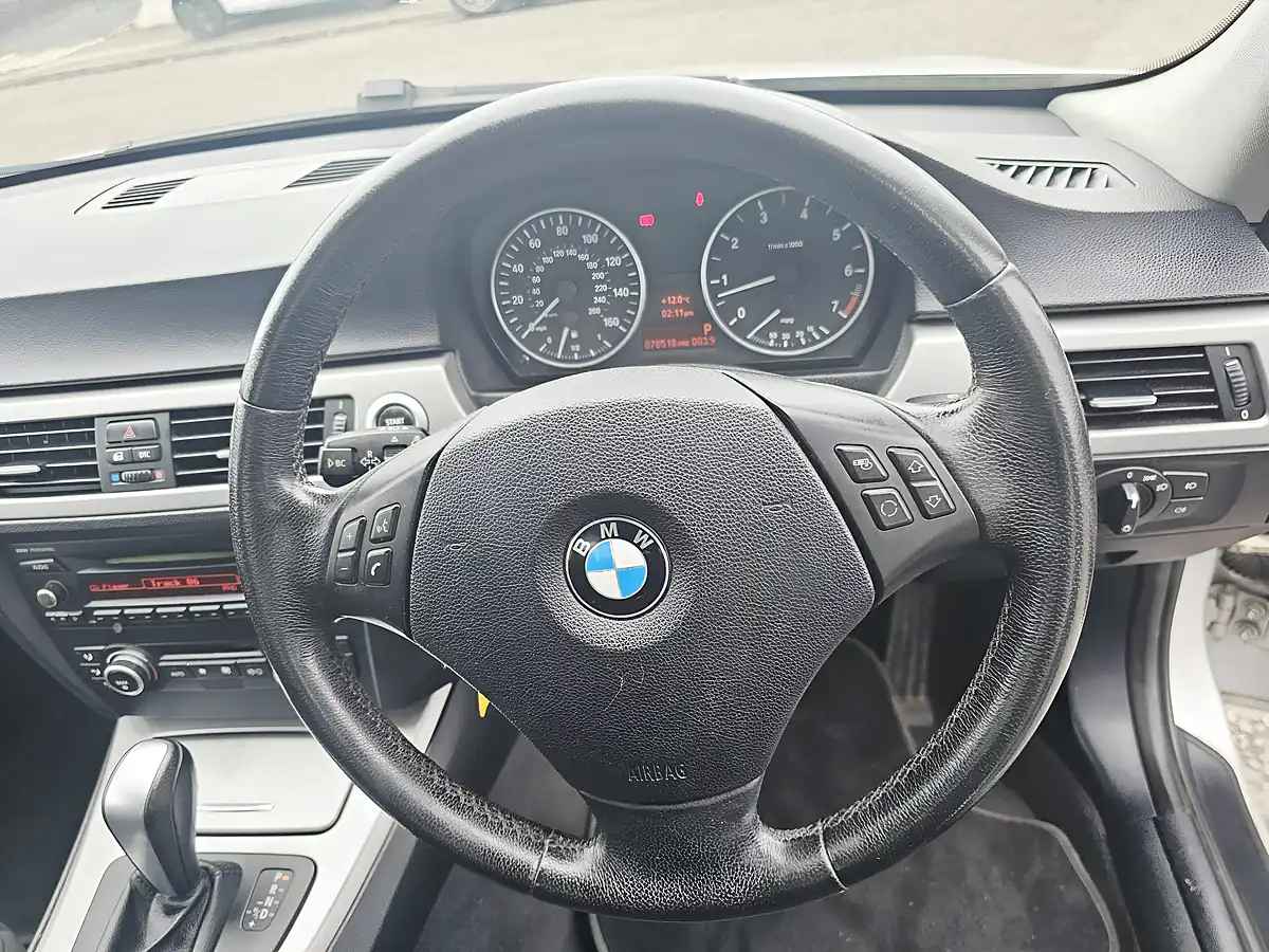 Used 2007 BMW 318i Sport Silver - Interior and Exterior details 13