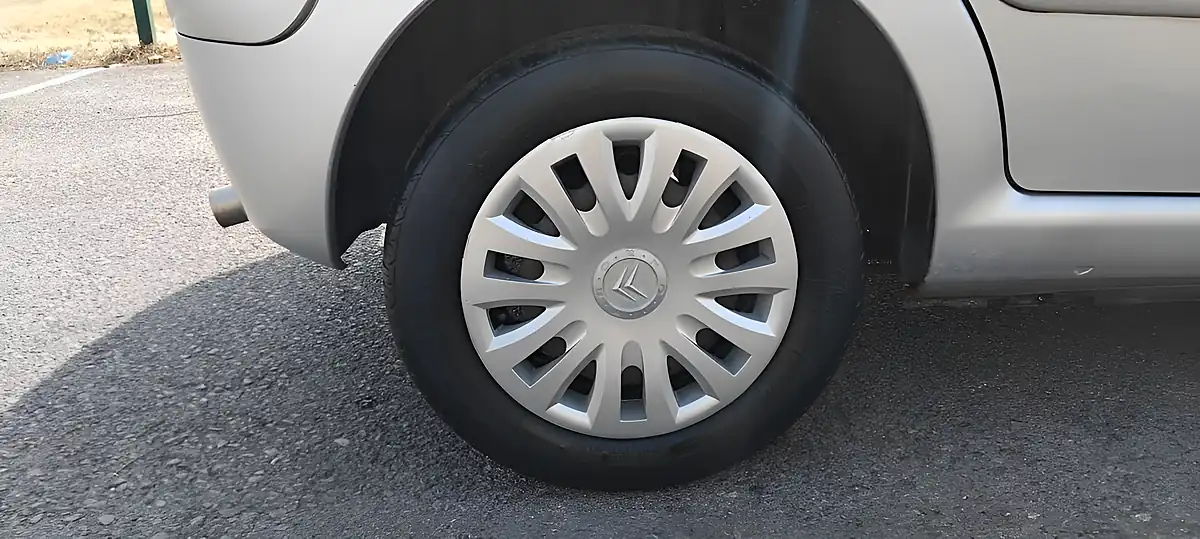 Used 2007 Citroen C3 Desire Silver - Interior and Exterior details 8
