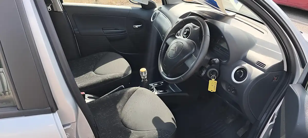 Used 2007 Citroen C3 Desire Silver - Interior and Exterior details 9