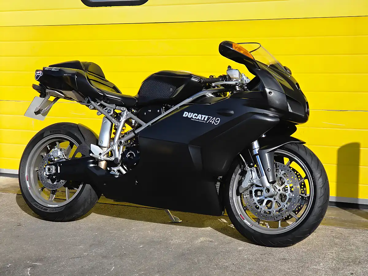 Used 2007 Ducati 749 Dark Black - Interior and Exterior details 3
