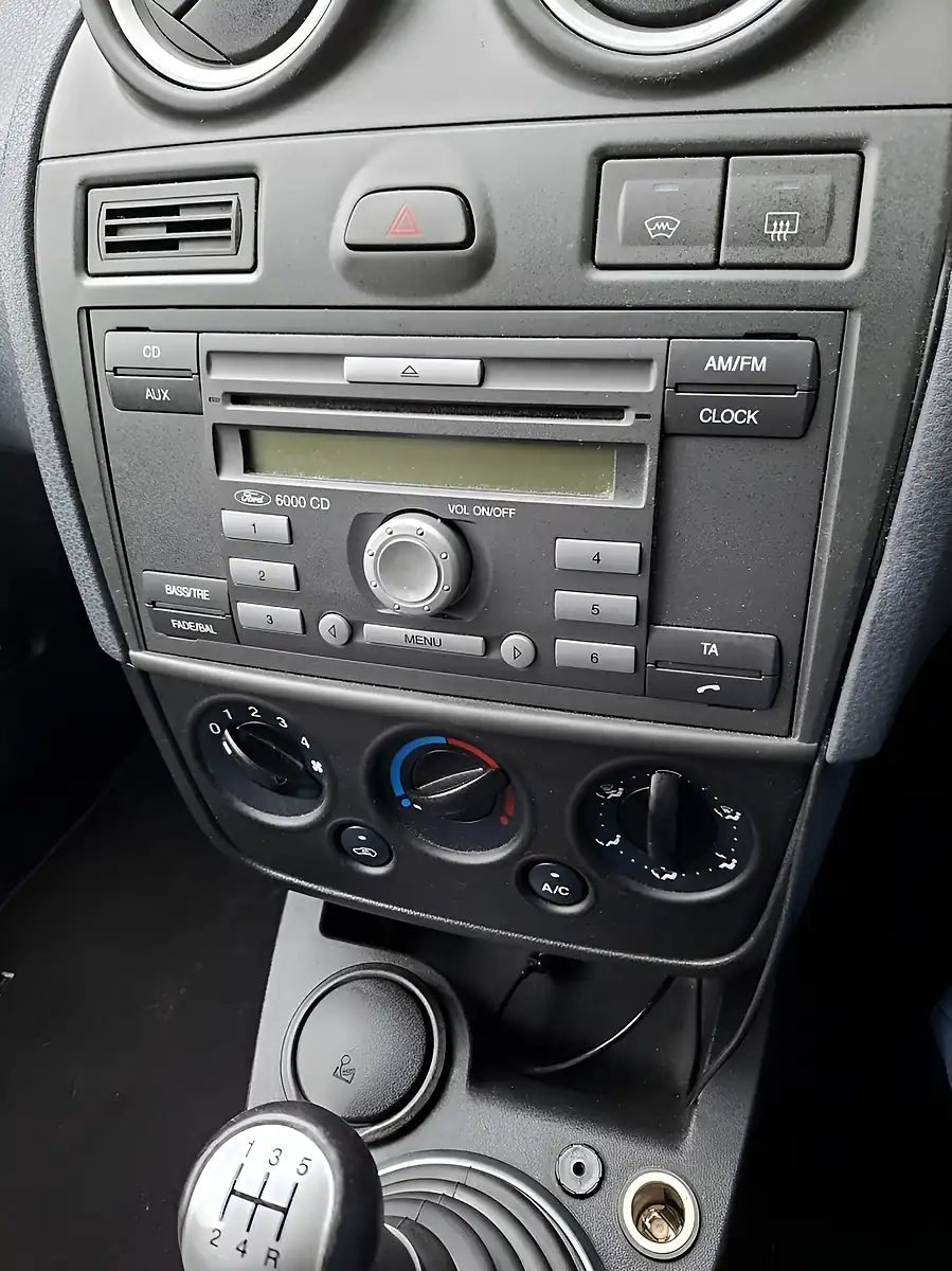 Used 2007 Ford Fiesta Ghia Blue - Interior and Exterior details 12