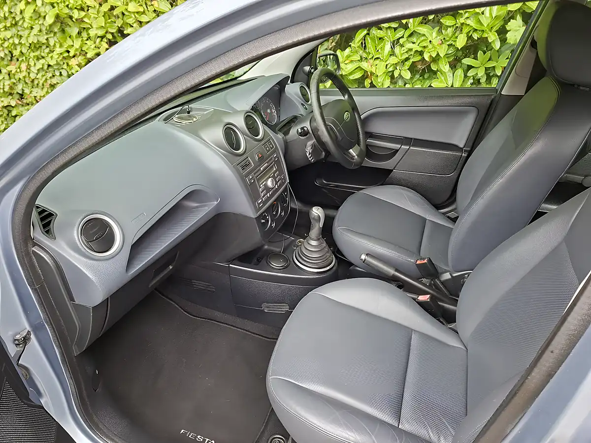 Used 2007 Ford Fiesta Ghia Blue - Interior and Exterior details 9
