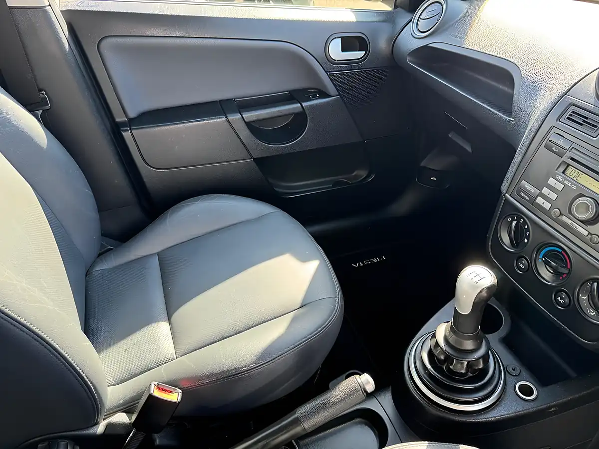 Used 2007 Ford Fiesta Ghia Silver - Interior and Exterior details 10