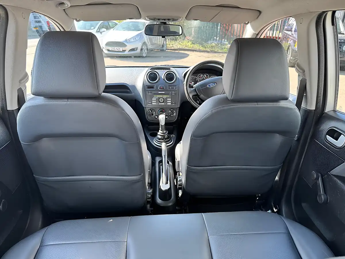 Used 2007 Ford Fiesta Ghia Silver - Interior and Exterior details 11