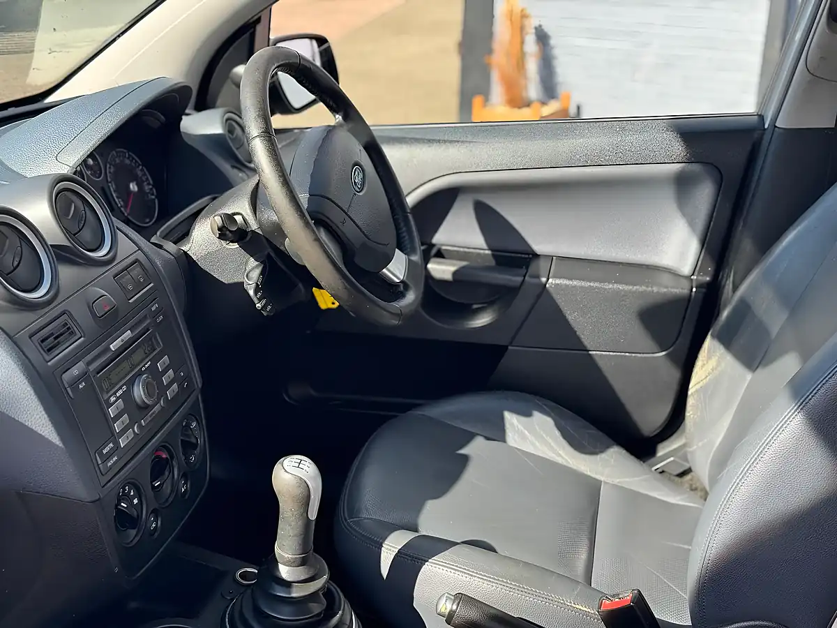 Used 2007 Ford Fiesta Ghia Silver - Interior and Exterior details 12