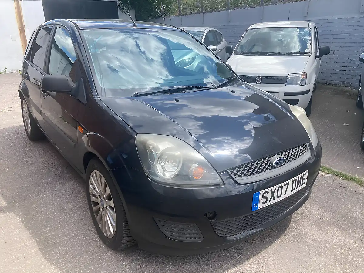 Used 2007 Ford Fiesta Style Climate Black - Front View