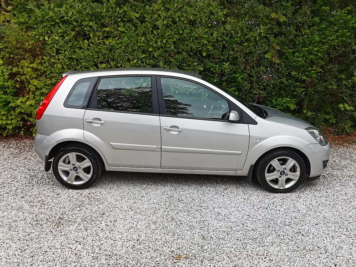 Used 2007 Ford Fiesta Zetec Climate Silver - Interior and Exterior details 3