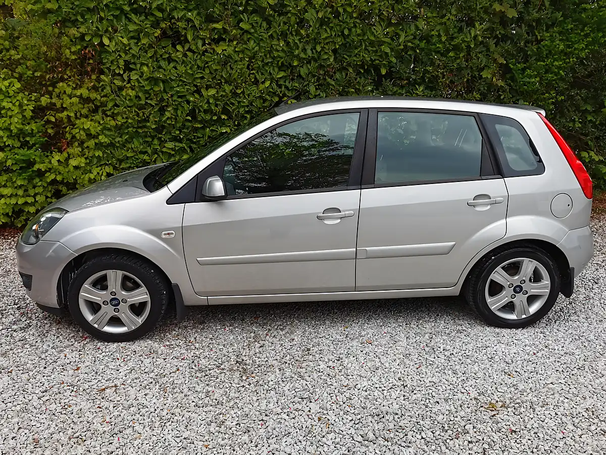 Used 2007 Ford Fiesta Zetec Climate Silver - Interior and Exterior details 4