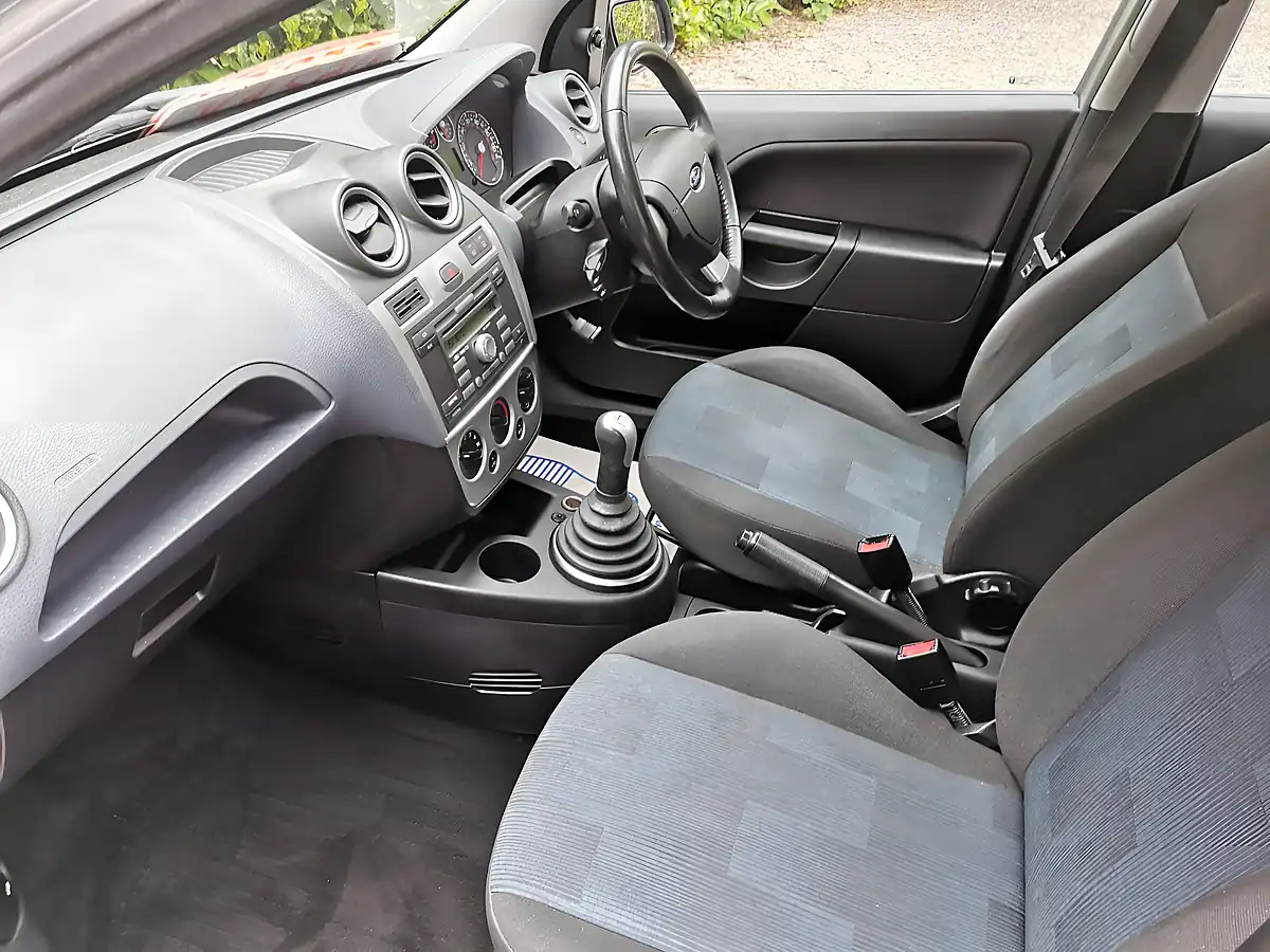 Used 2007 Ford Fiesta Zetec Climate Silver - Interior and Exterior details 7