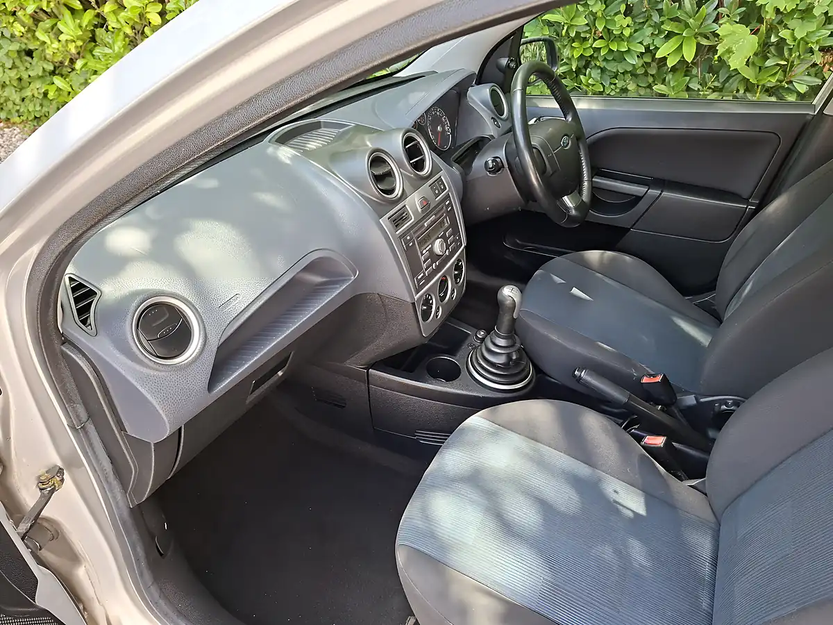 Used 2007 Ford Fiesta Zetec Climate Silver - Interior and Exterior details 10
