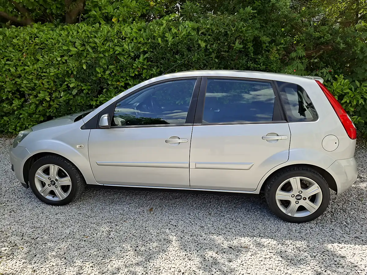 Used 2007 Ford Fiesta Zetec Climate Silver - Interior and Exterior details 2