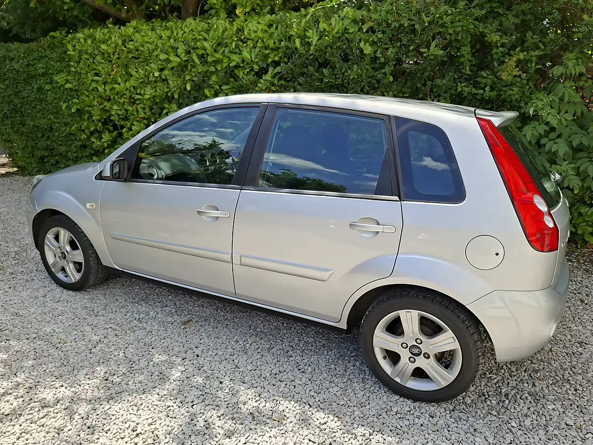 Used 2007 Ford Fiesta Zetec Climate Silver - Interior and Exterior details 3