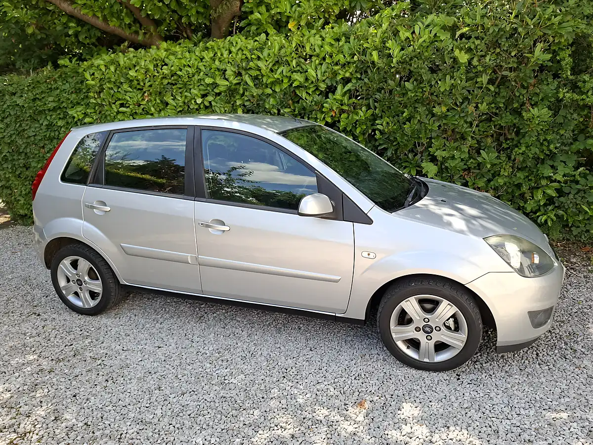 Used 2007 Ford Fiesta Zetec Climate Silver - Interior and Exterior details 4