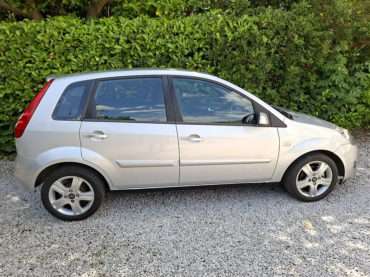 Used 2007 Ford Fiesta Zetec Climate Silver - Interior and Exterior details 6