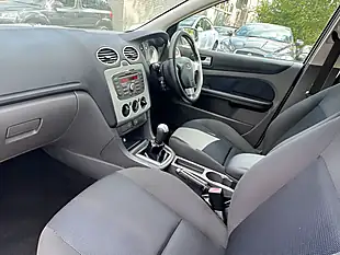 Used 2007 Ford Focus Zetec Climate Silver - Interior and Exterior details 12
