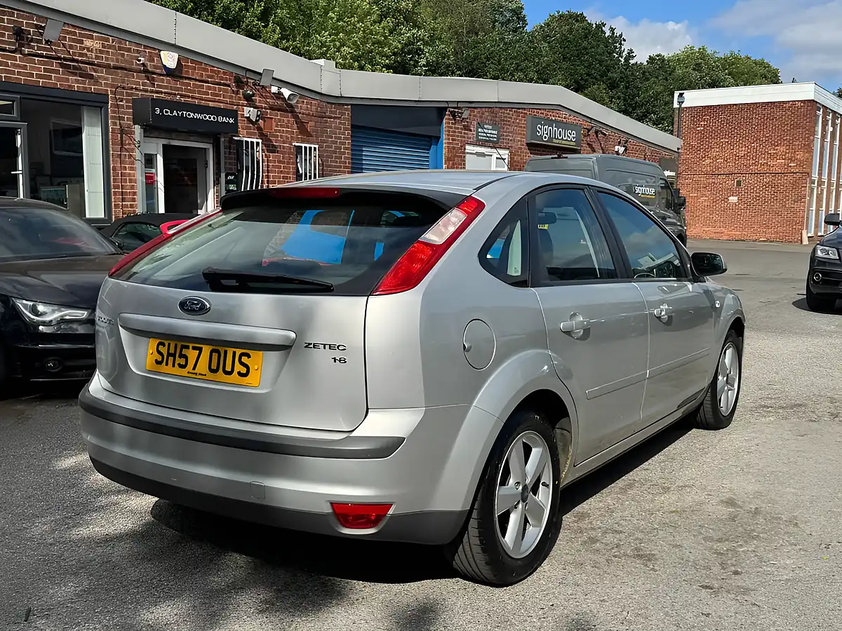 Used 2007 Ford Focus Zetec Climate Silver - Interior and Exterior details 3