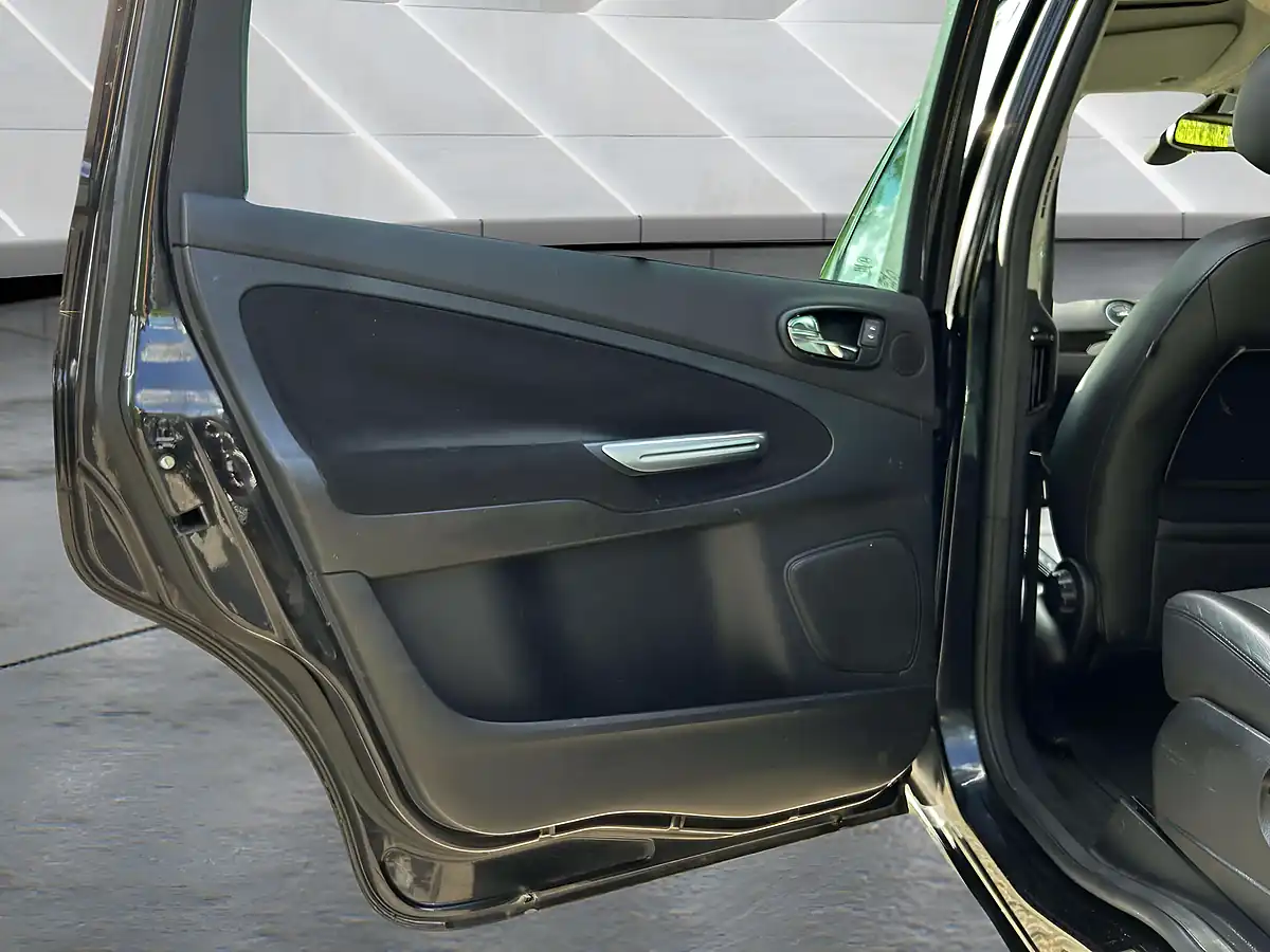 Used 2007 Ford Galaxy Ghia Black - Interior and Exterior details 17