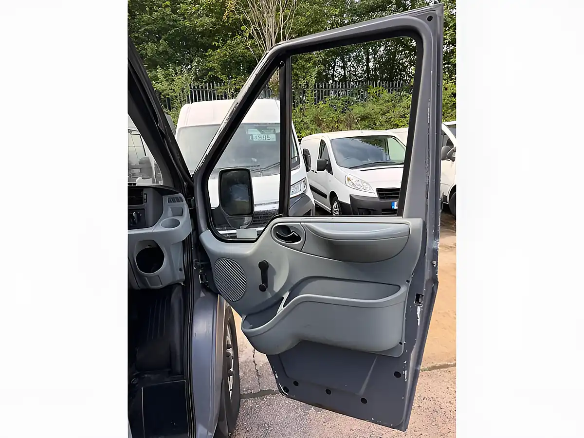 Used 2007 Ford Transit 350 L3 H3 White - Interior and Exterior details 15