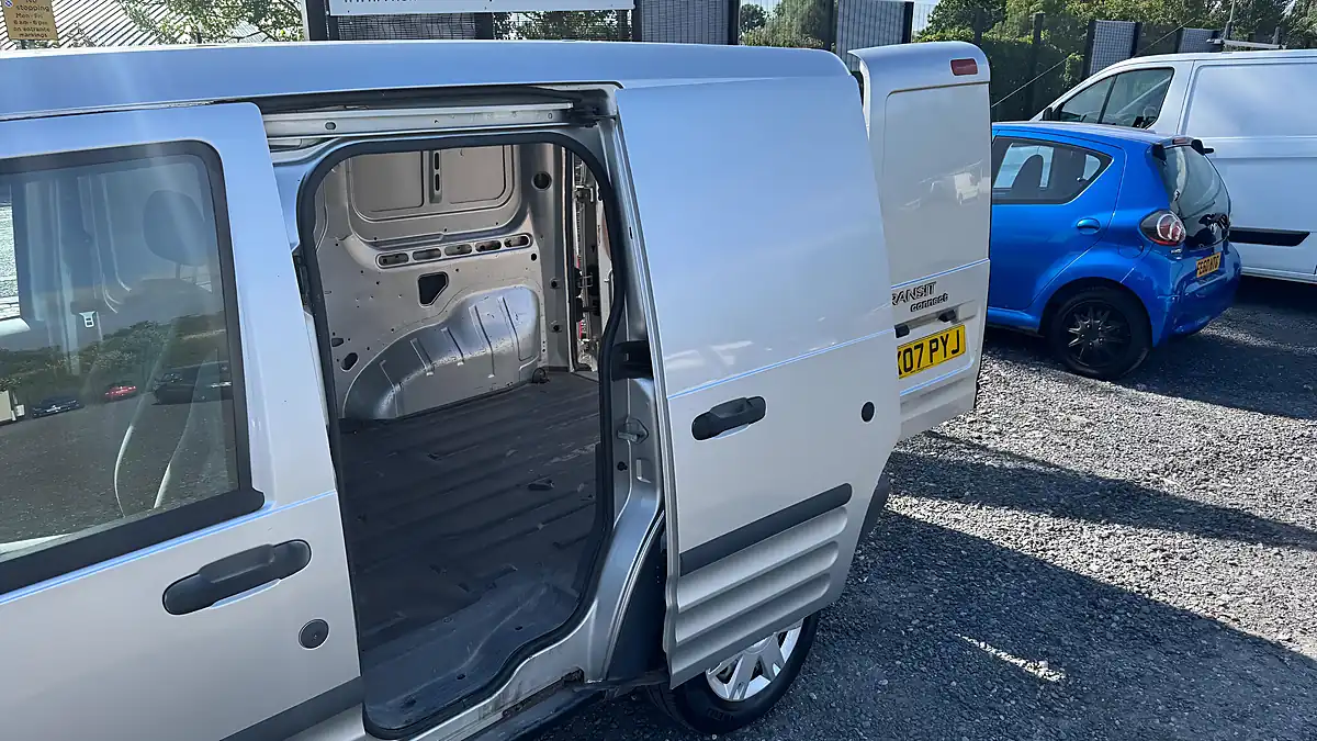Used 2007 Ford Transit Connect T200 L1 H1 Silver - Interior and Exterior details 7