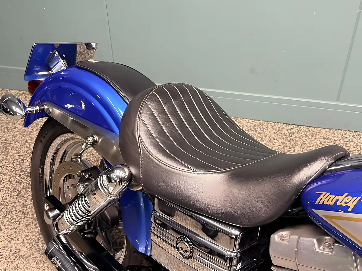 Used 2007 Harley-Davidson Dyna Fxdb Street Bob Blue - Interior and Exterior details 13