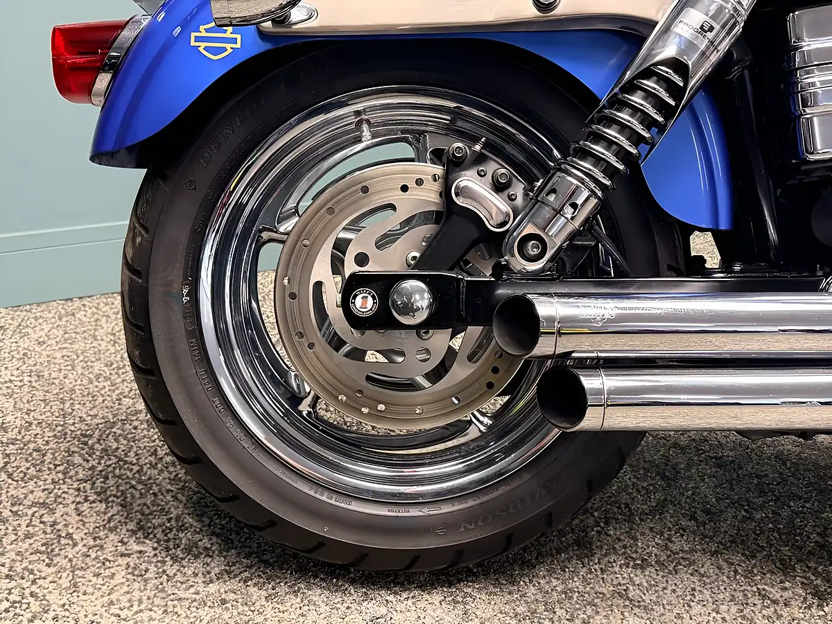 Used 2007 Harley-Davidson Dyna Fxdb Street Bob Blue - Interior and Exterior details 14